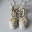 Two clips for espadrilles with beige flower and pale ivory seed