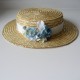 Canotier con cinta blanco y flor azul