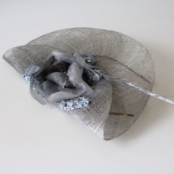Medio sombrero rafia gris