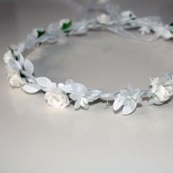 corona de rafia blanca