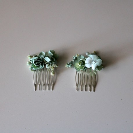 Dos mini peinetas de flores verde aagua para comunion y arras
