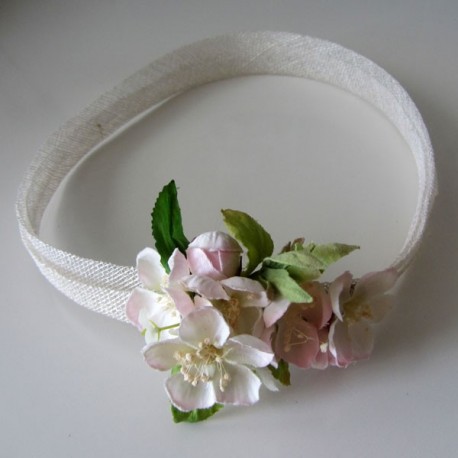Turbante para arras rafia maril y flor almendro rosa y blanco