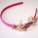 Diadema estrecha malva con flores valva y rosa viejo