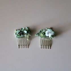 Dos mini peinetas de flores verde agua para comunion y arras