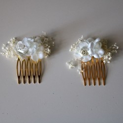 Dos mini peinetas de flores blanco roto y marfil palido para comunion y arras. COLECCIÓN CLÁSICOS