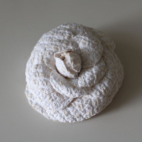 Camelia tipo chanel marfil