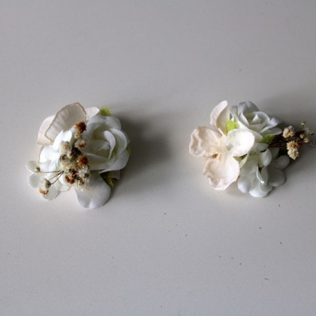 Dos clips para zapatos marfil y camel