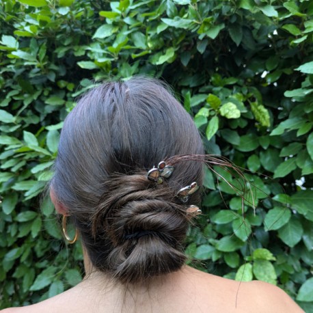 Tres horquillas brillante piedra marron