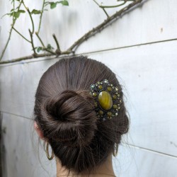 Cinta cuero oro envejecido con broche en oro piedra oro verdoso