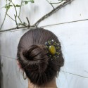 Comb gold stone gold brooch
