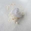 Pack 6 flores pequeñas con semilla marfil para horquilla comunión: rosa en blanco o marfil